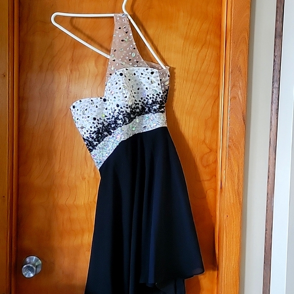 Dress - Picture 1 of 3
